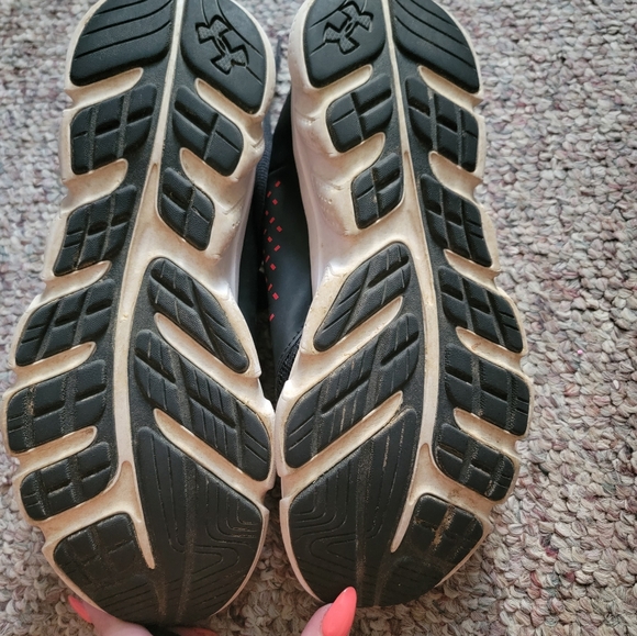 Under Armor Youth Athletic shoes - Picture 4 of 6